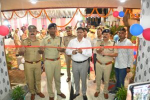 आजमगढ़ पुलिस प्रशासन को मिला नया रूप, एसएसपी हेमराज मीना ने किए कई भवनों का लोकार्पण