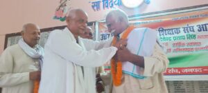 उत्तर प्रदेशीय सेवानिवृत शिक्षक कल्याण परिषद के प्रदेश अध्यक्ष का फूल मालाओं से हुआ स्वागत