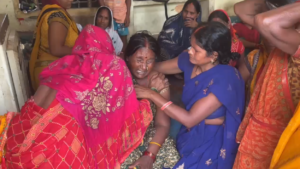 आजमगढ़ : मोबाइल विवाद में बुजुर्ग की पीट-पीटकर हत्या, बेटे की हालत गंभीर