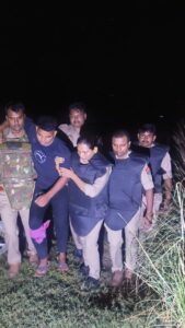 आजमगढ़ में पुलिस और लुटेरे की भिड़ंत: गोली लगी, डेढ़ लाख की लूट का मास्टरमाइंड गिरफ्तार!