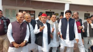 आजमगढ़ : सपा सांसद धर्मेन्द्र यादव ने मतदाता सूची में अनियमितताओं को लेकर जिलाधिकारी से की मुलाकात