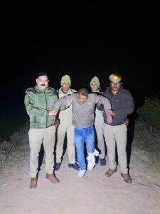 आज़मगढ़ एनकाउंटर, अंधेरे में चली गोलियां, एक घायल, एक गिरफ्तार