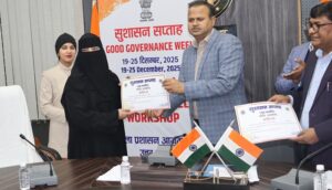 आजमगढ़ में उत्कृष्ट कार्य करने वाले ग्राम प्रधानों और सचिवों का सम्मान, बासुपार गांव बना विकास की मिसाल