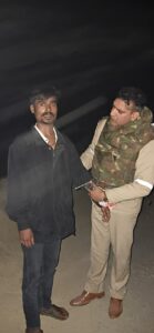 आज़मगढ़ में पुलिस मुठभेड़, दो शराब तस्कर गिरफ्तार