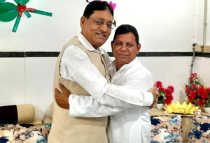 आजमगढ़ में ईद पर भाईचारे की मिसाल, शिक्षा के अग्रदूत अयाज़ खान के घर पहुंचे भाजपा नेता डॉ. संतोष सिंह…